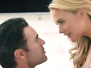 VIXEN Mia Malkova loves sex