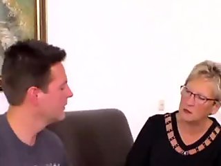 Die Dorfhure fickt den nachbars Jungen